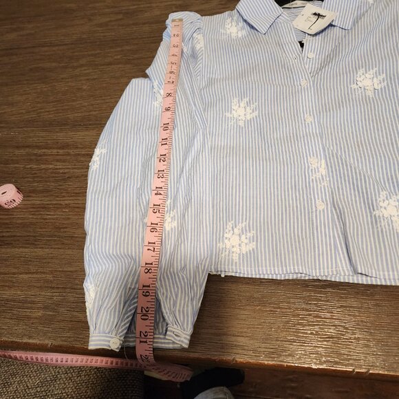 Mango Flower embroidered striped shirt NWT Size 2 Slight Discoloration - Picture 6 of 13